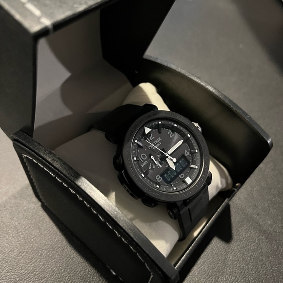 Casio Mens Pro Trek Solar Powered Silicone Watch - Picture 8 of 9